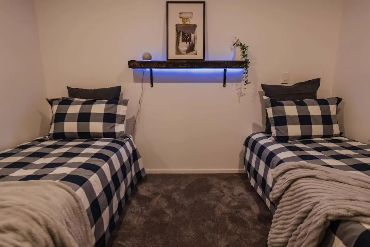 Casino Luxury Suite City Centre - Sleeps 5 Christchurch Holiday home